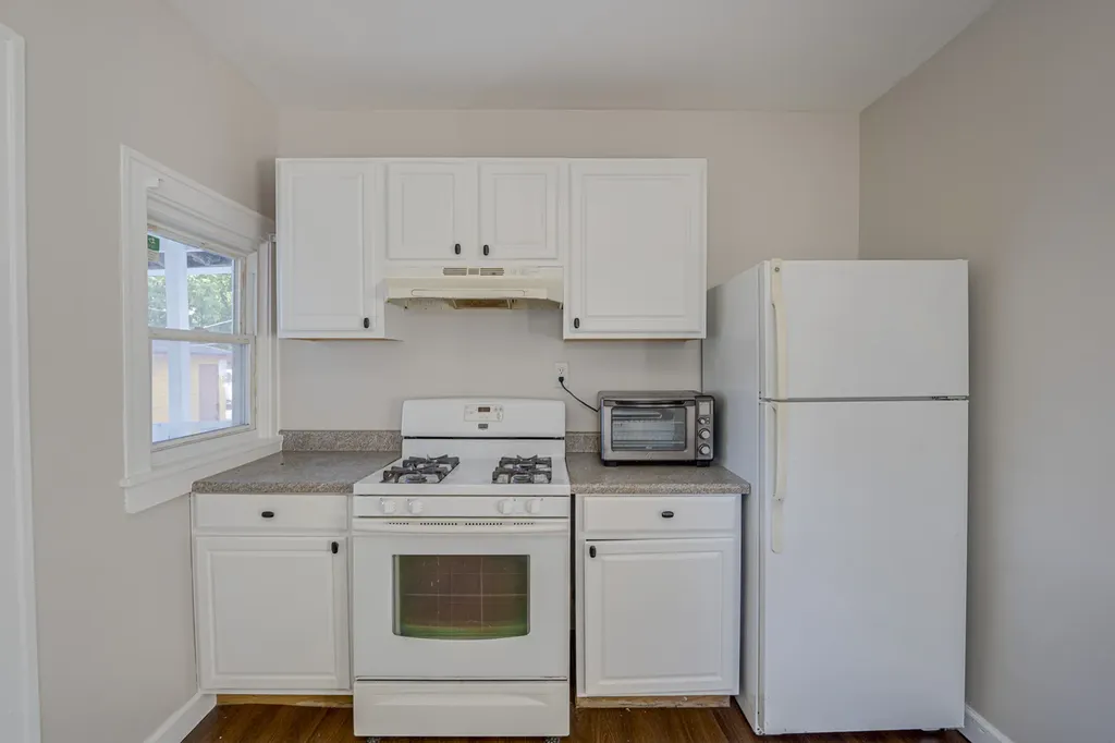563 South Lake Street Aurora IL 60506