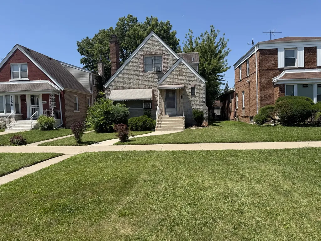8504 South Prairie Avenue Chicago IL 60619