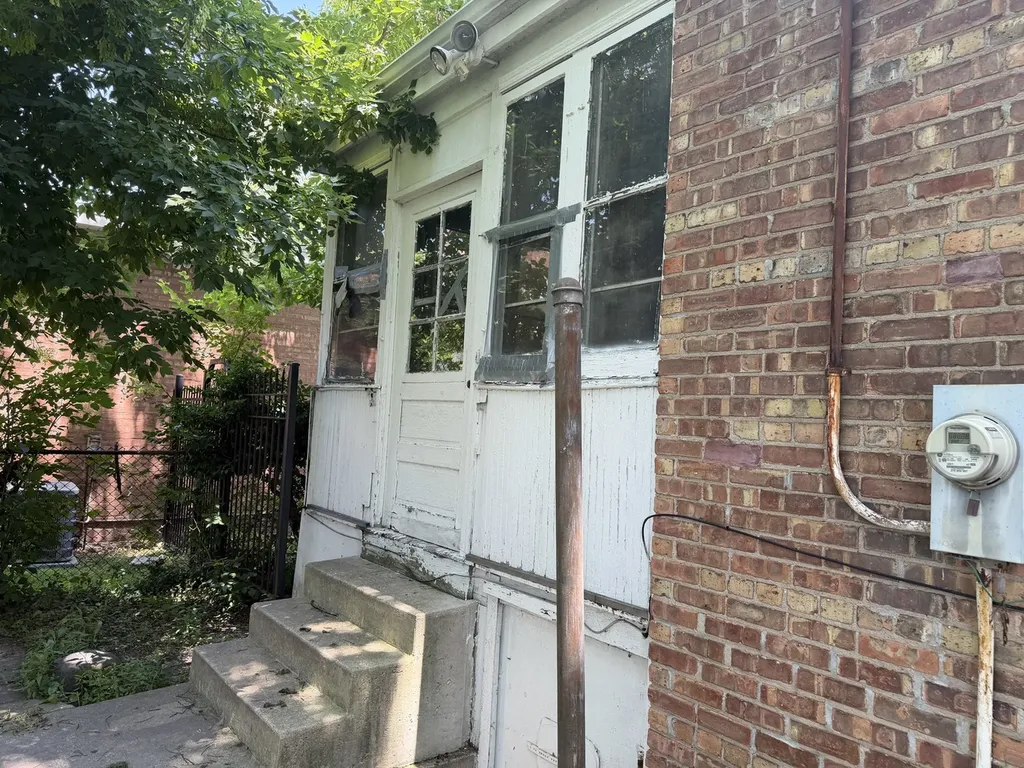 8504 South Prairie Avenue Chicago IL 60619