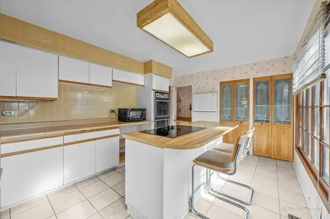 602 East Hackberry Drive Arlington Heights IL 60004