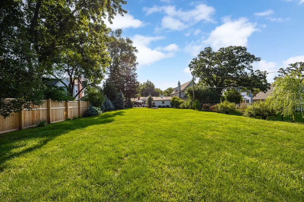 4820 Lee Avenue Downers Grove IL 60515