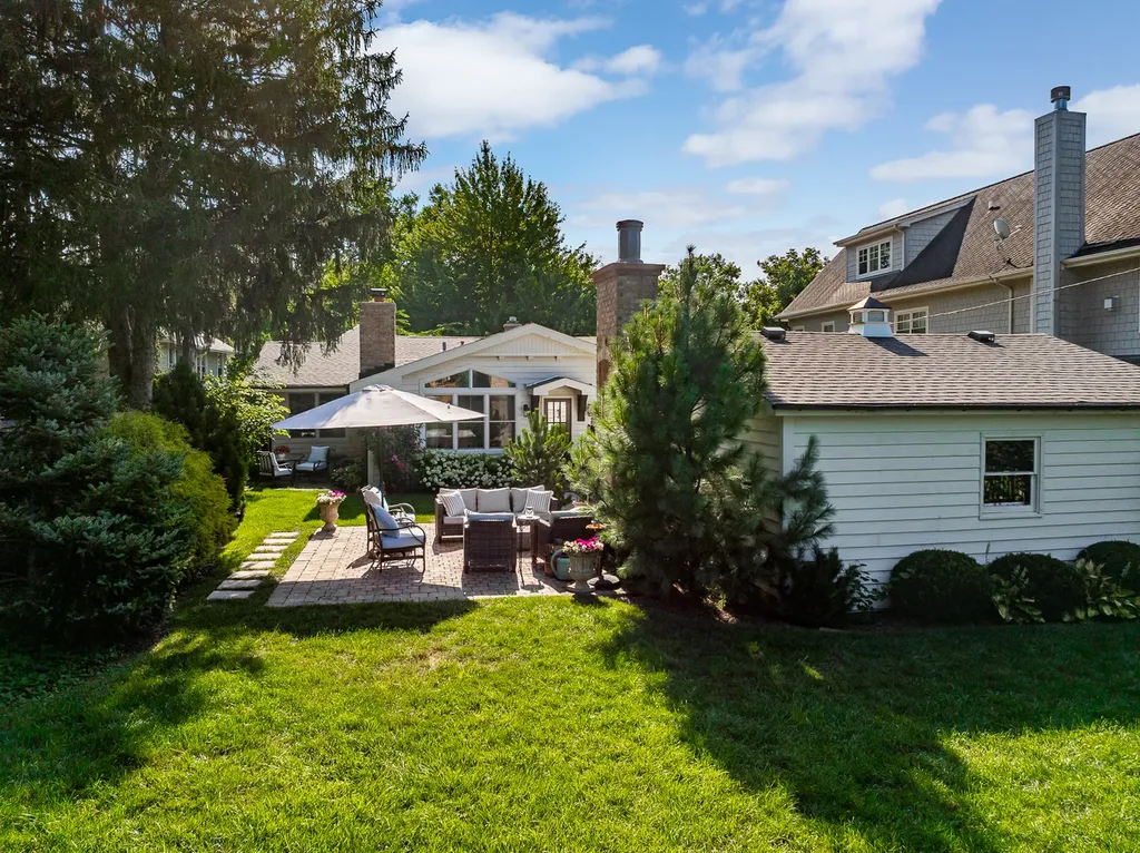 4820 Lee Avenue Downers Grove IL 60515