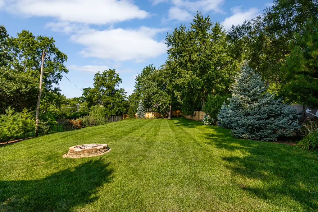 4820 Lee Avenue Downers Grove IL 60515