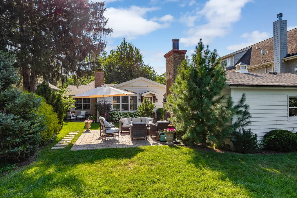 4820 Lee Avenue Downers Grove IL 60515