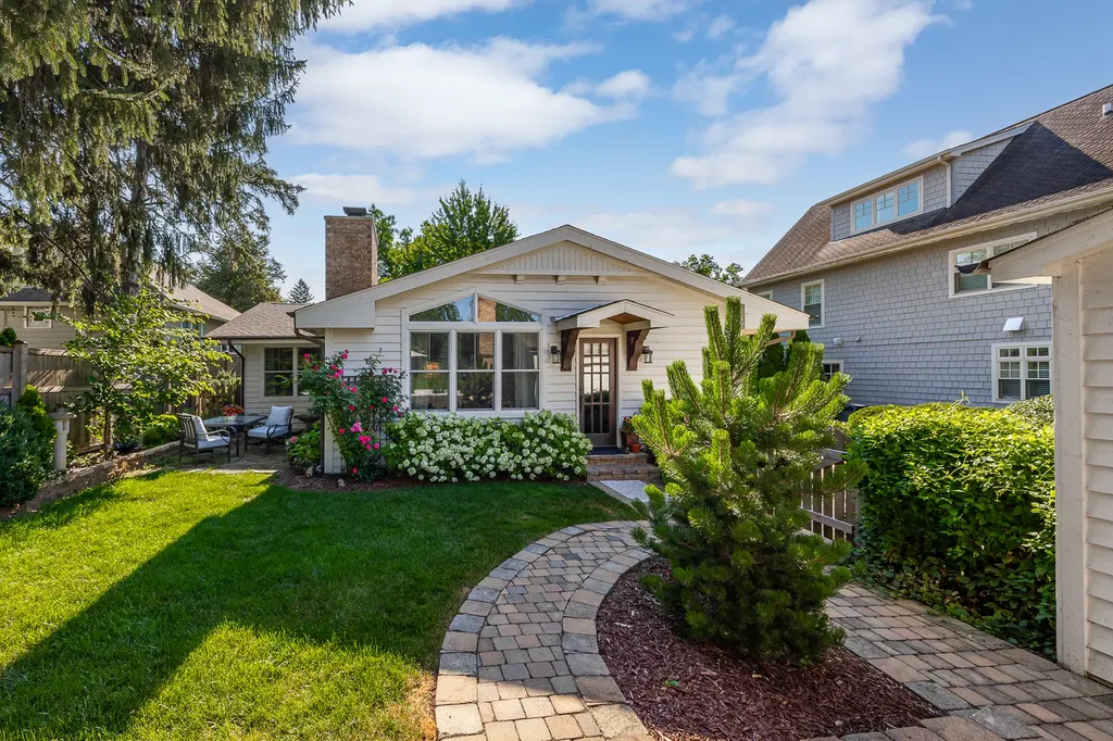 4820 Lee Avenue Downers Grove IL 60515