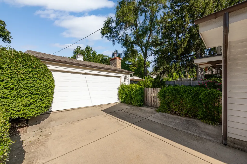 4820 Lee Avenue Downers Grove IL 60515