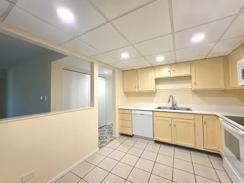 350 Plum Creek Drive Wheeling IL 60090