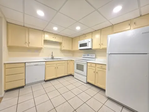 350 Plum Creek Drive Wheeling IL 60090