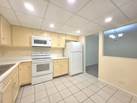350 Plum Creek Drive Wheeling IL 60090