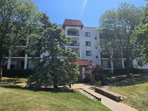 350 Plum Creek Drive Wheeling IL 60090