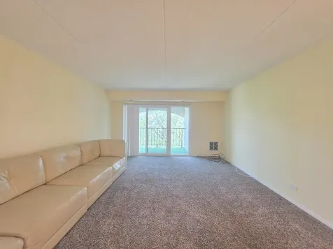 350 Plum Creek Drive Wheeling IL 60090