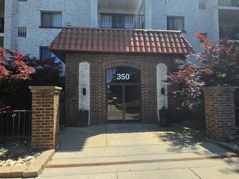 350 Plum Creek Drive Wheeling IL 60090
