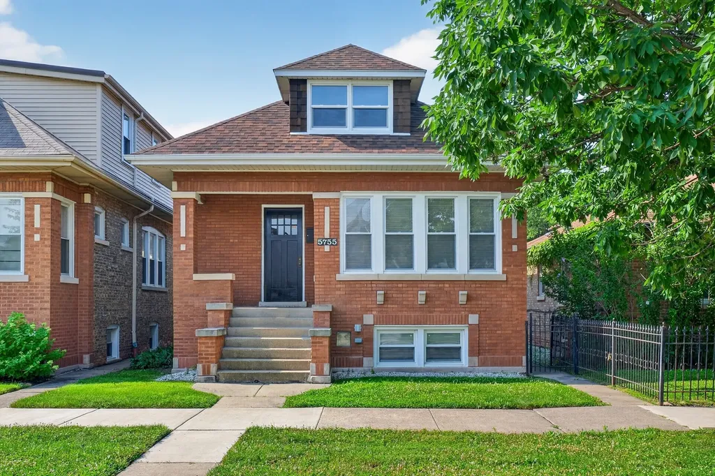 5755 West Eddy Street Chicago IL 60634
