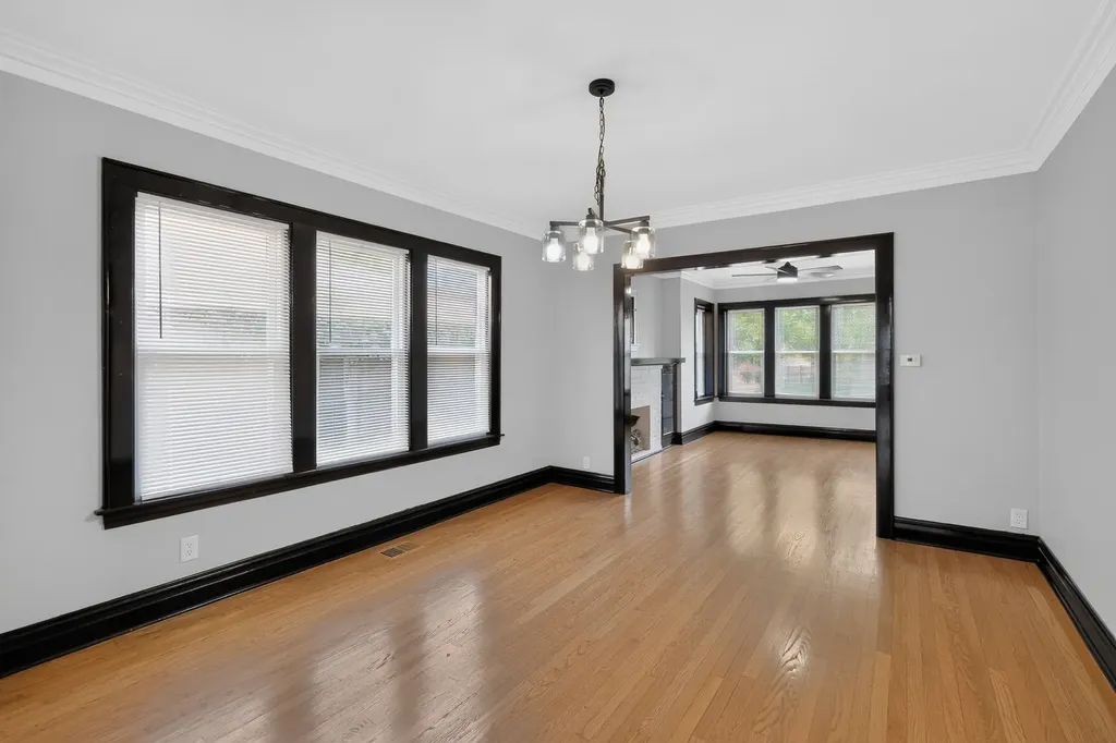 5755 West Eddy Street Chicago IL 60634
