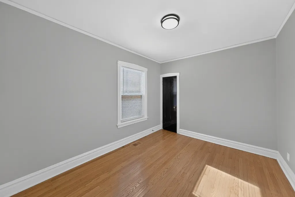 5755 West Eddy Street Chicago IL 60634