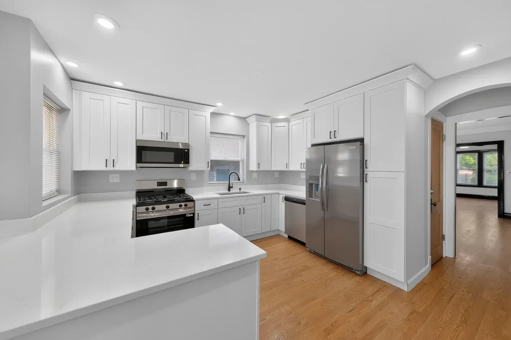 5755 West Eddy Street Chicago IL 60634