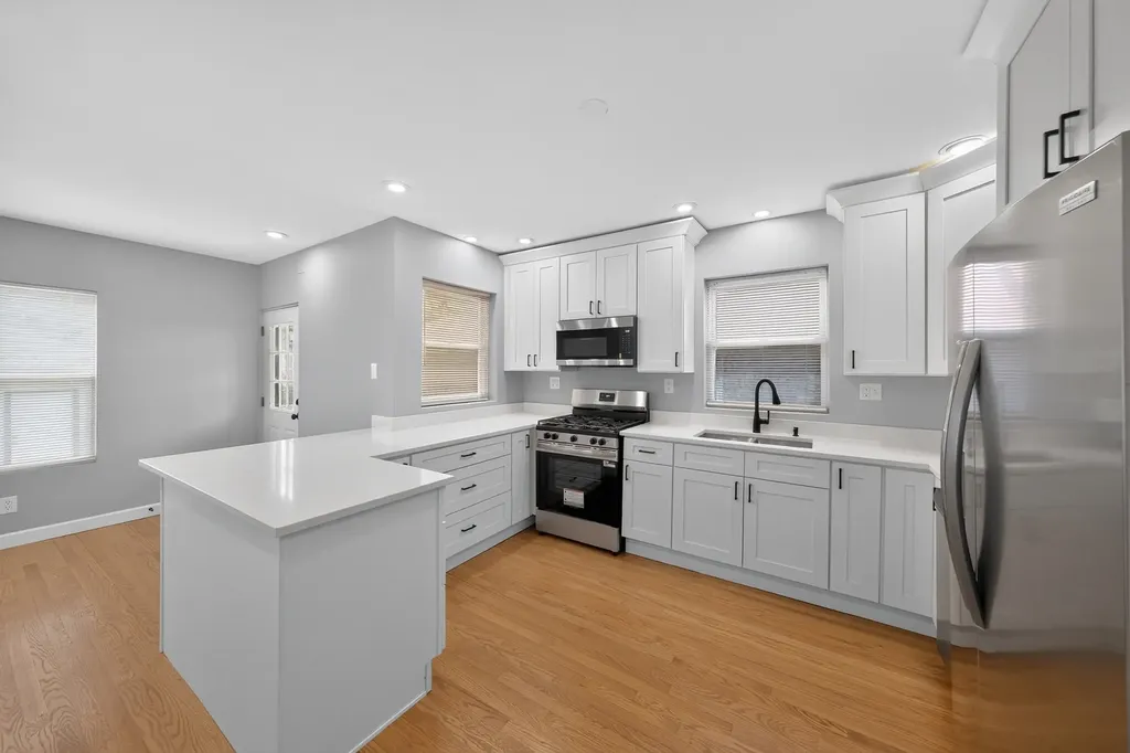 5755 West Eddy Street Chicago IL 60634
