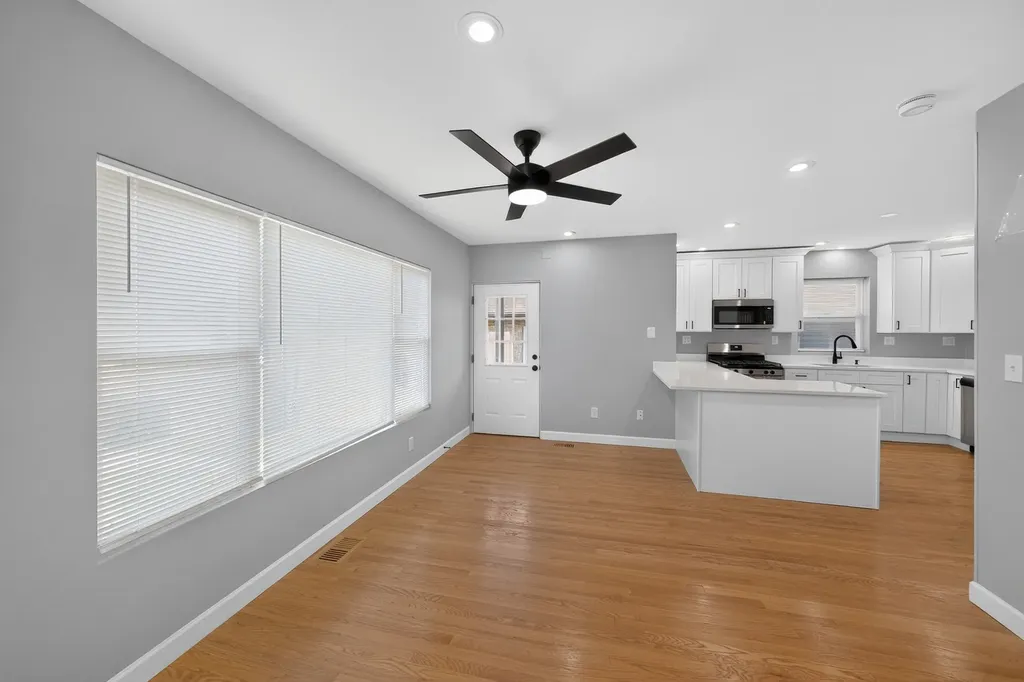 5755 West Eddy Street Chicago IL 60634