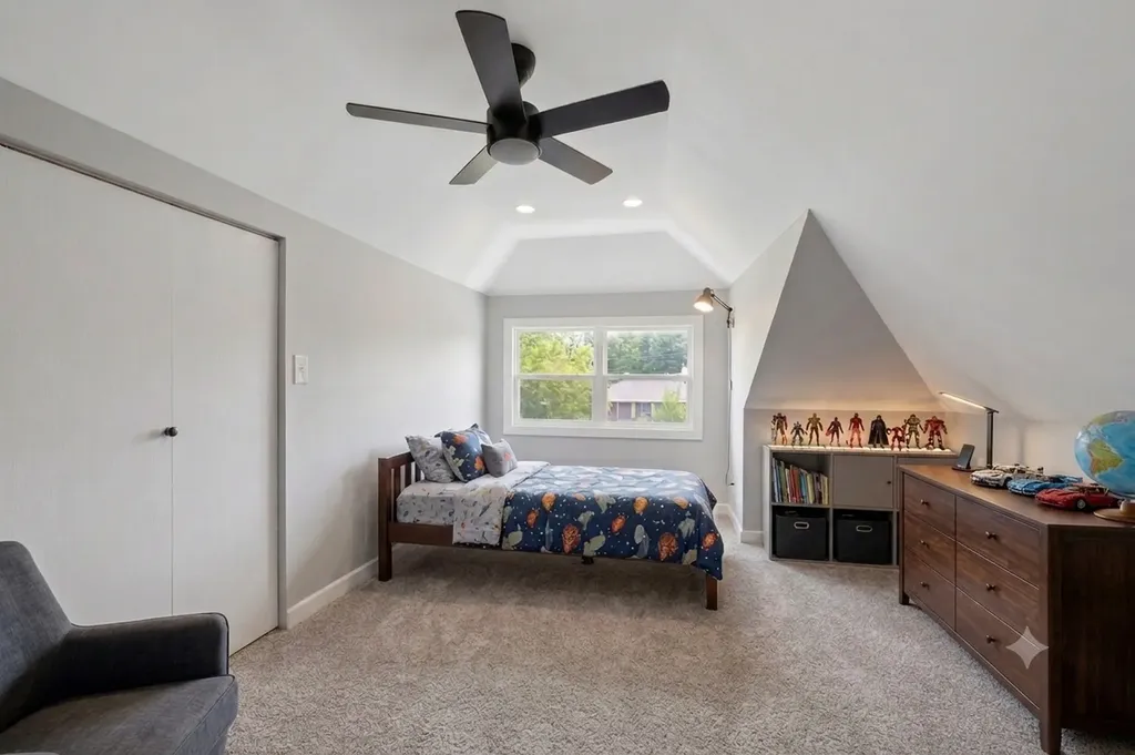 5755 West Eddy Street Chicago IL 60634