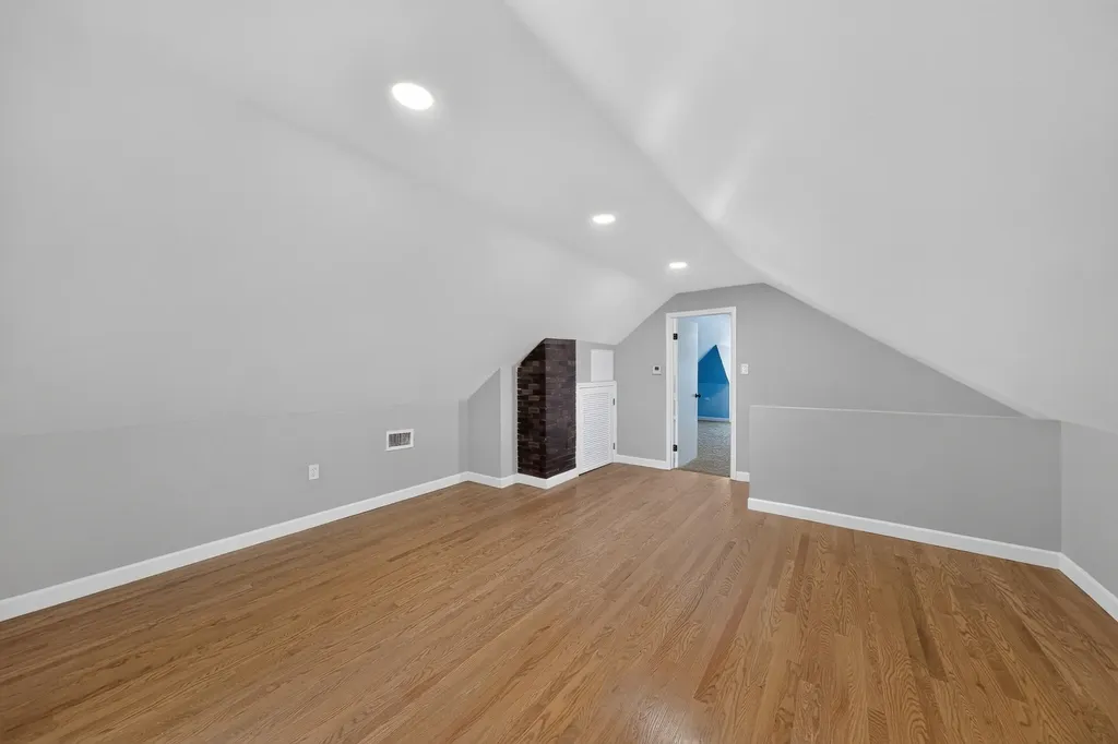 5755 West Eddy Street Chicago IL 60634