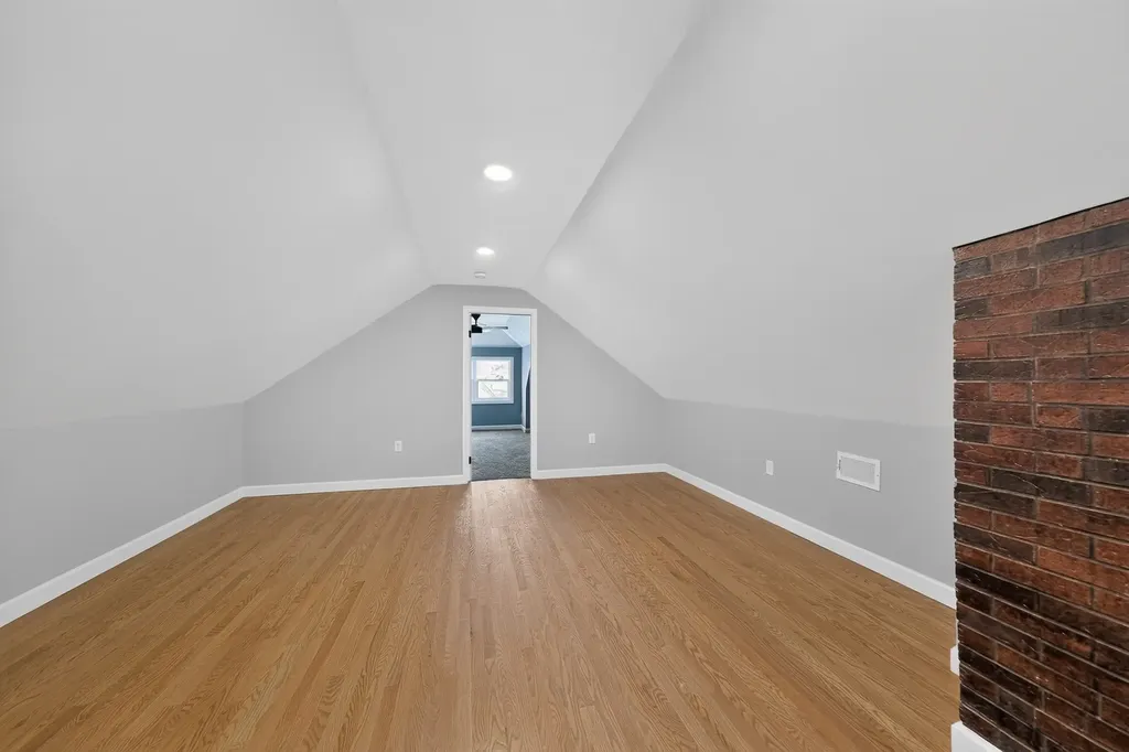 5755 West Eddy Street Chicago IL 60634
