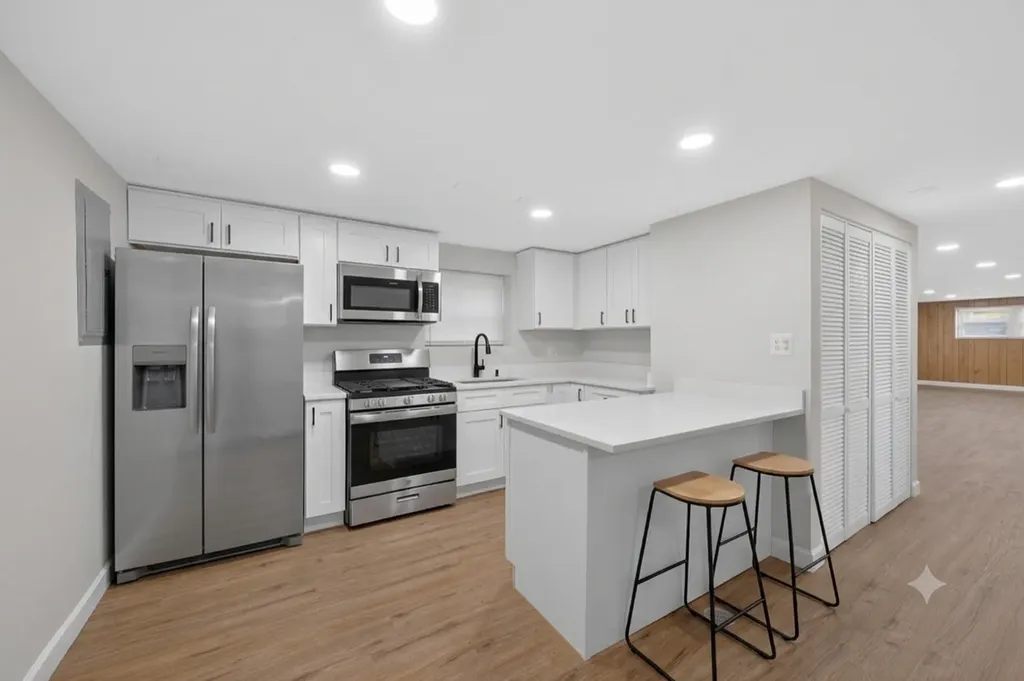 5755 West Eddy Street Chicago IL 60634