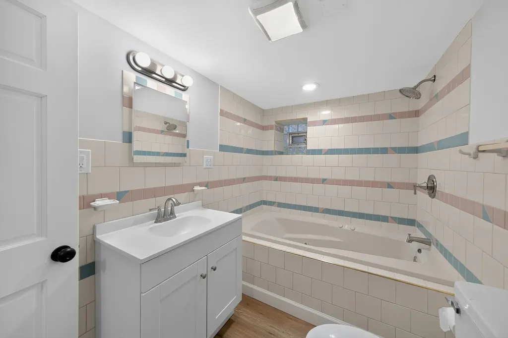 5755 West Eddy Street Chicago IL 60634