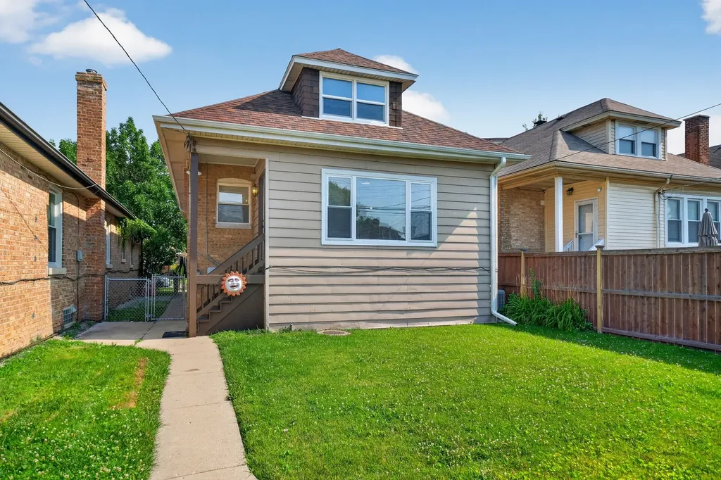 5755 West Eddy Street Chicago IL 60634