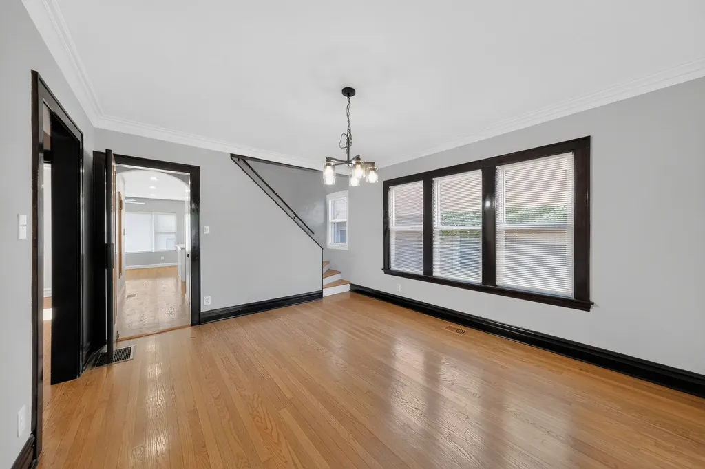 5755 West Eddy Street Chicago IL 60634