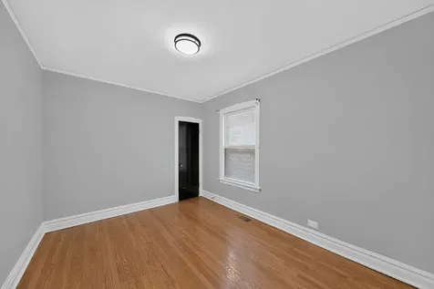 5755 West Eddy Street Chicago IL 60634