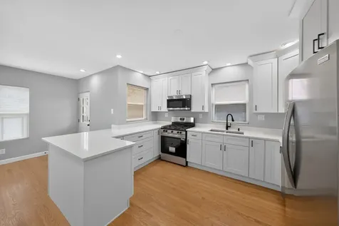 5755 West Eddy Street Chicago IL 60634