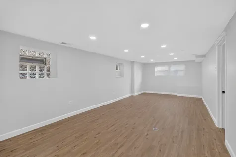 5755 West Eddy Street Chicago IL 60634