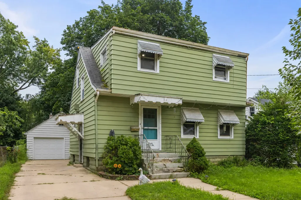 732 Bangs Street Aurora IL 60505