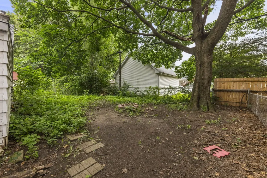 732 Bangs Street Aurora IL 60505