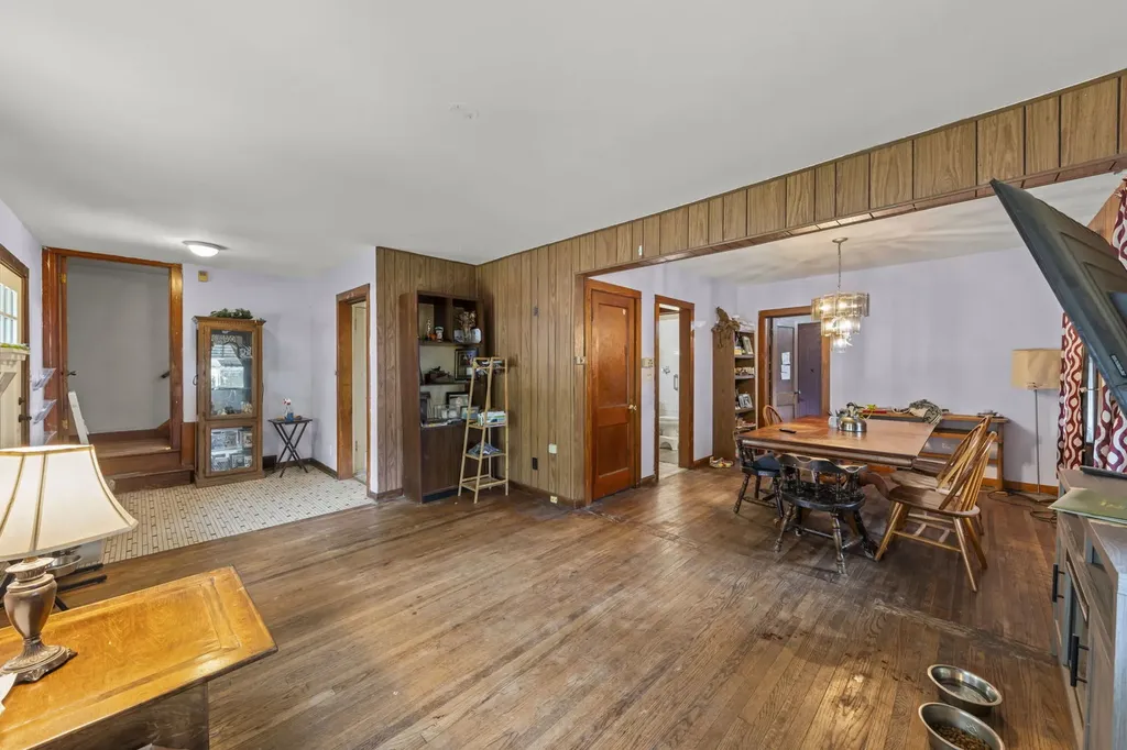 732 Bangs Street Aurora IL 60505