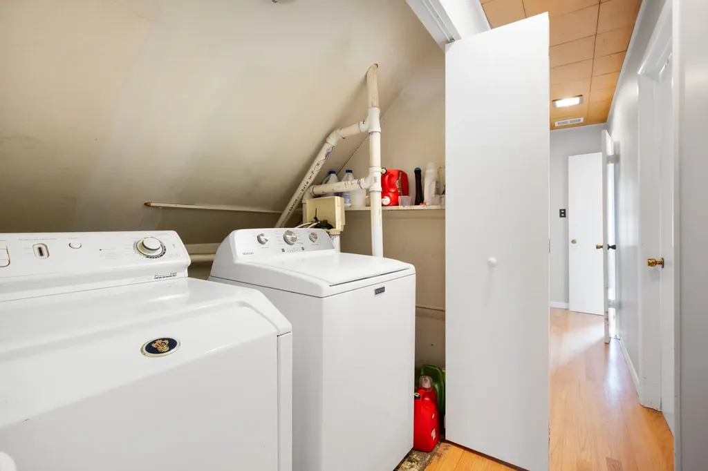 2833 North Francisco Avenue Chicago IL 60618