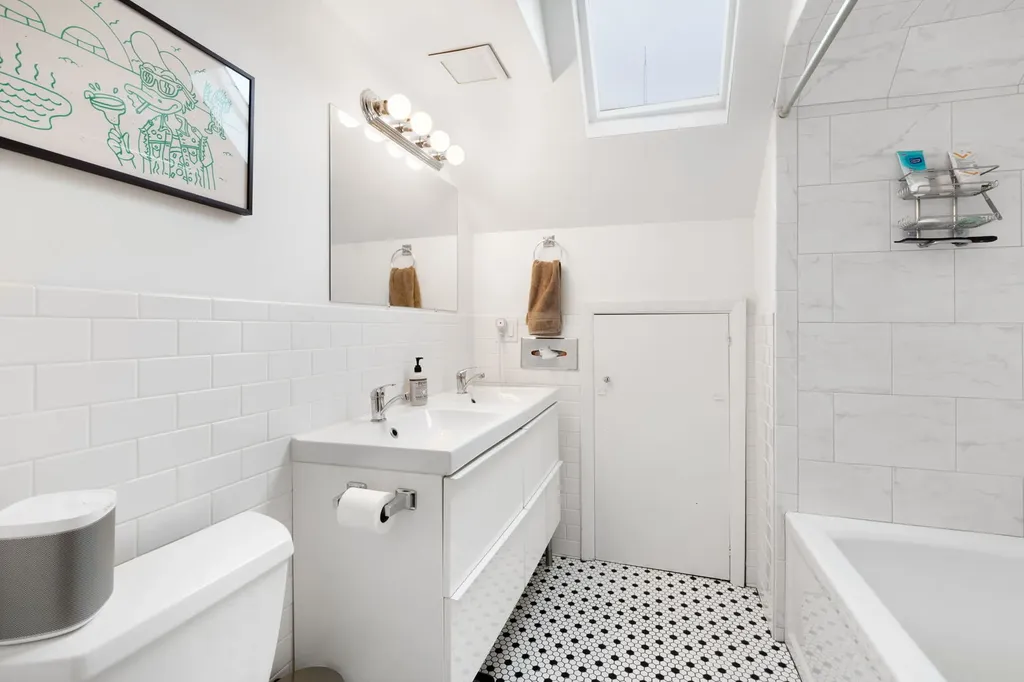 2833 North Francisco Avenue Chicago IL 60618