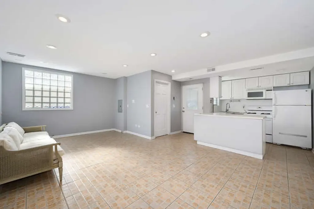 2833 North Francisco Avenue Chicago IL 60618