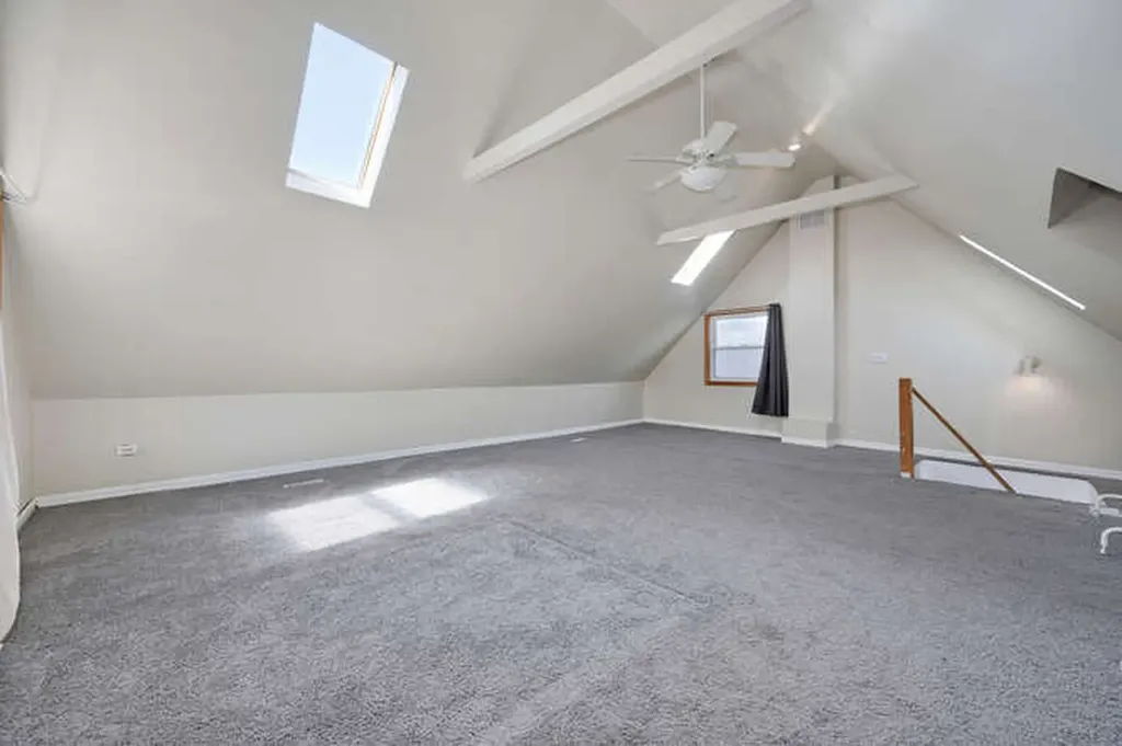 2833 North Francisco Avenue Chicago IL 60618