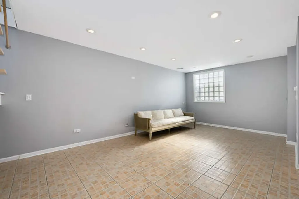 2833 North Francisco Avenue Chicago IL 60618