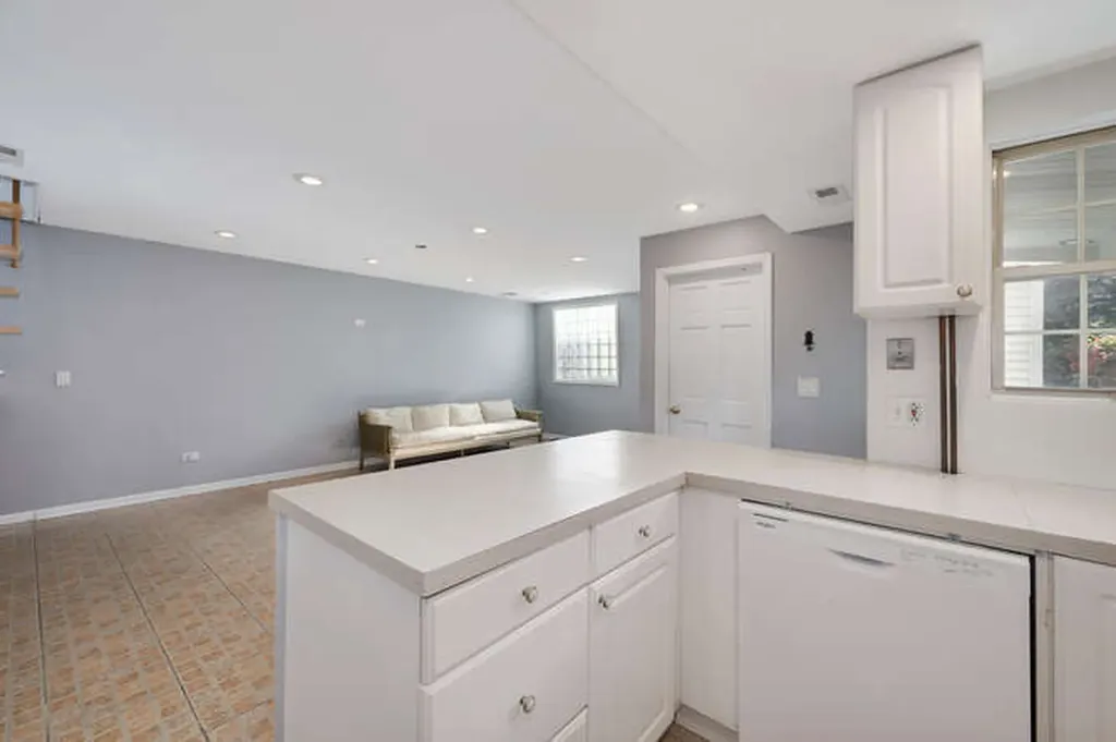 2833 North Francisco Avenue Chicago IL 60618