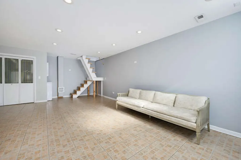2833 North Francisco Avenue Chicago IL 60618