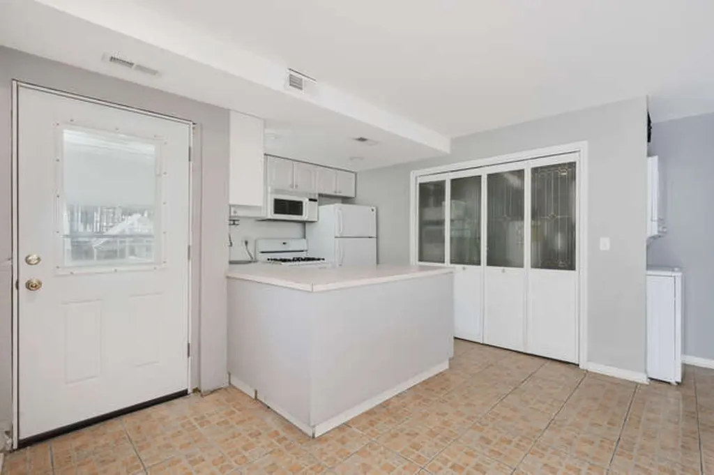 2833 North Francisco Avenue Chicago IL 60618