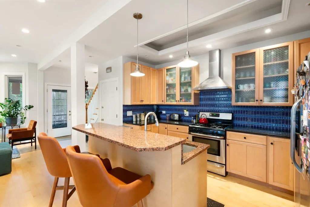 2833 North Francisco Avenue Chicago IL 60618