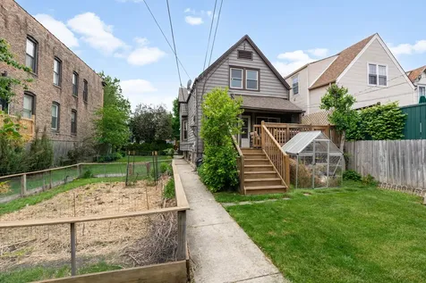 2833 North Francisco Avenue Chicago IL 60618