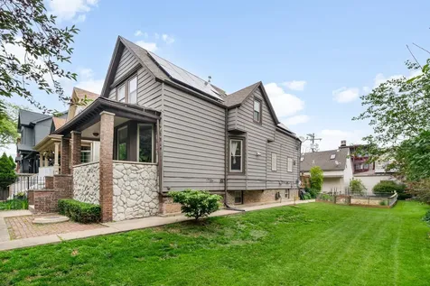 2833 North Francisco Avenue Chicago IL 60618