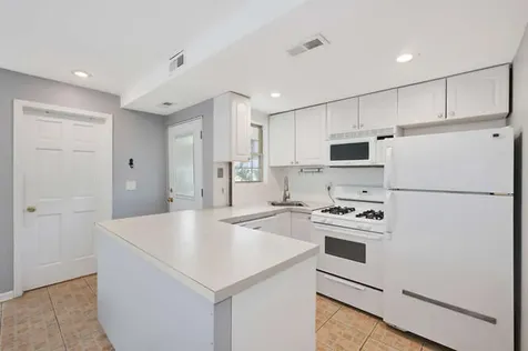 2833 North Francisco Avenue Chicago IL 60618