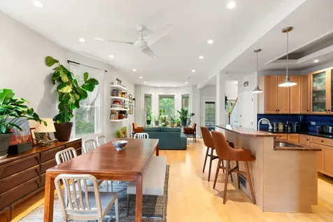 2833 North Francisco Avenue Chicago IL 60618