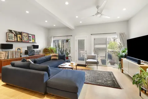 2833 North Francisco Avenue Chicago IL 60618