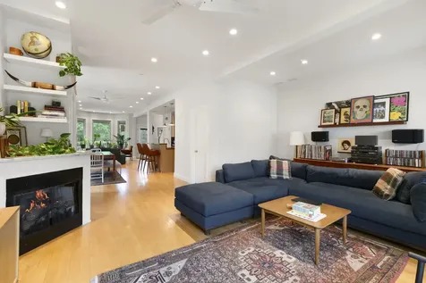 2833 North Francisco Avenue Chicago IL 60618